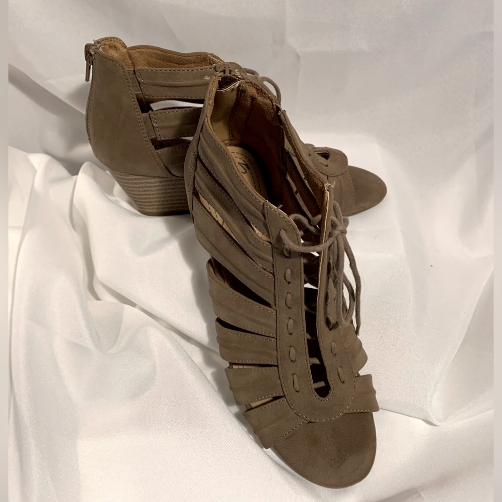 115 NATURAL SOUL tie & back zip wedge shoes
